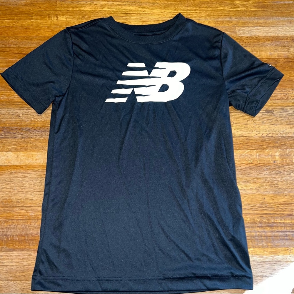 New Balance Youth Medium (10/12) Black White Logo Crew Neck Short Sleeve Shirt